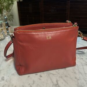 Lo & Sons Pearl Crossbody bag in Santa Fe Red Nappa Leather